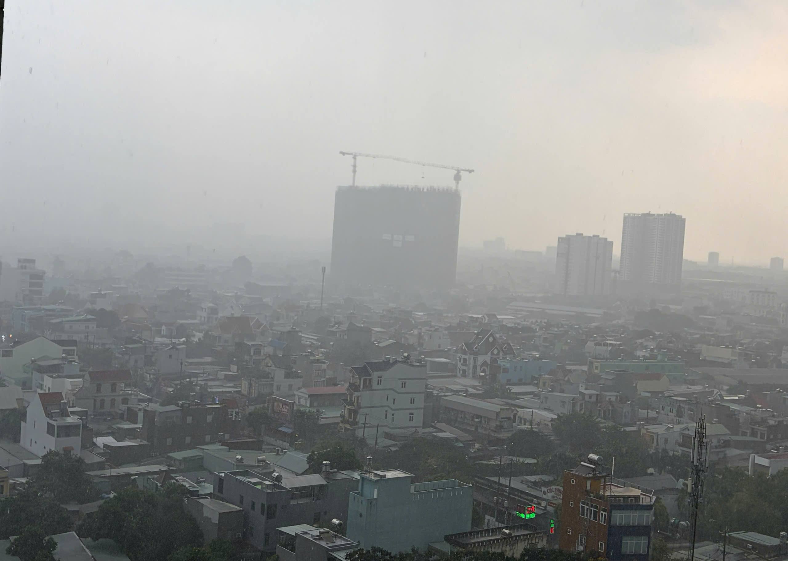 Cơn mưa vàng giải nhiệt TP Hồ Chí Minh sau chuỗi ngày nắng nóng