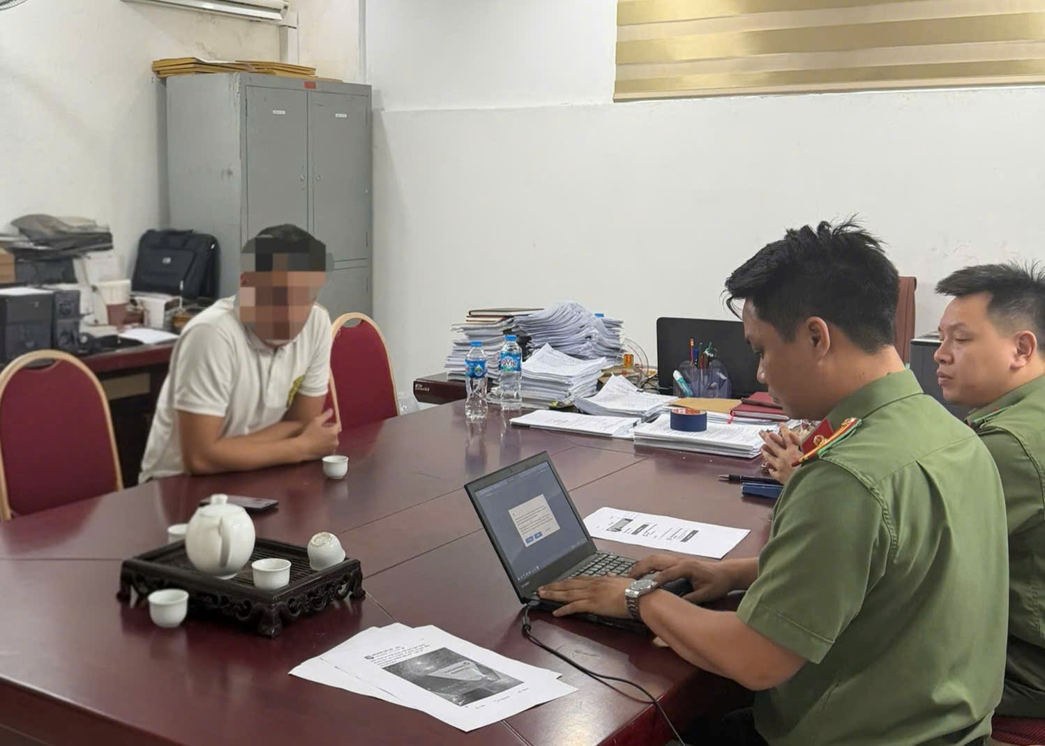 Hai trường hợp bị xử lý vì bình luận xúc phạm lực lượng Công an trên Facebook