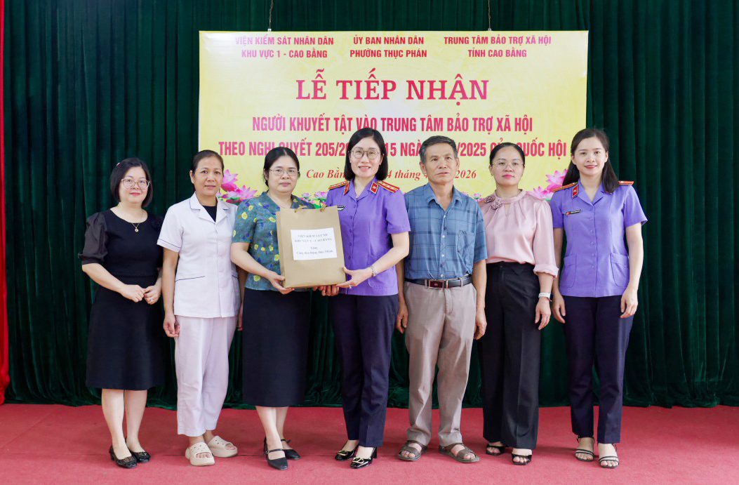 Bảo đảm thực hiện chế độ bảo trợ xã hội đối với người khuyết tật