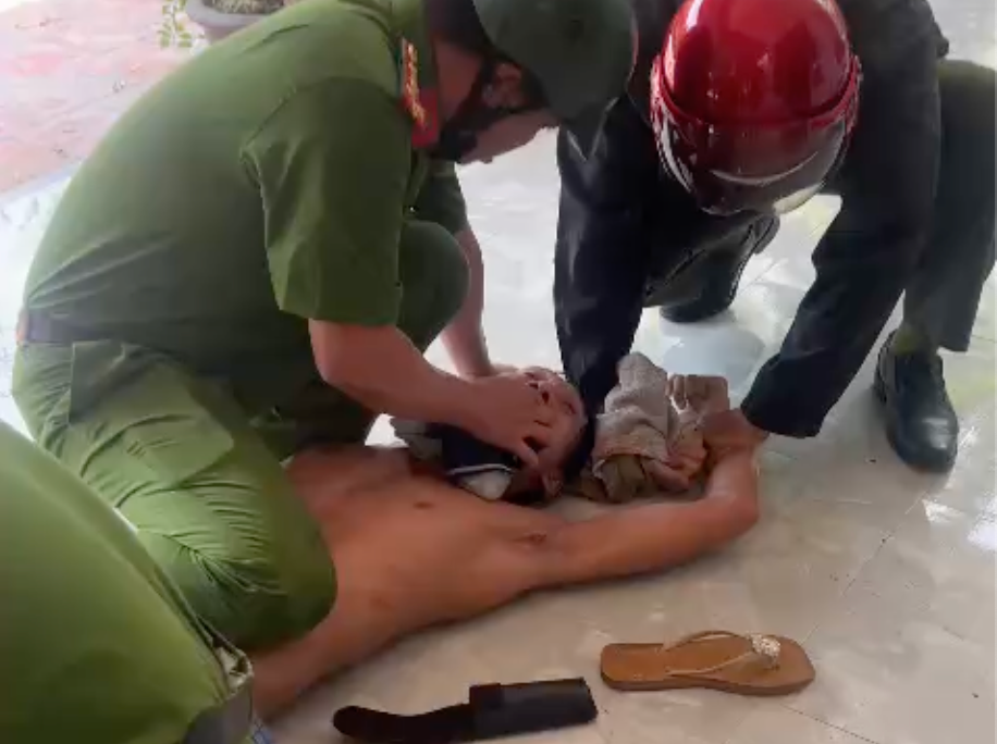 Chồng sát hại vợ, con và chém cha mẹ ruột gây thương tích