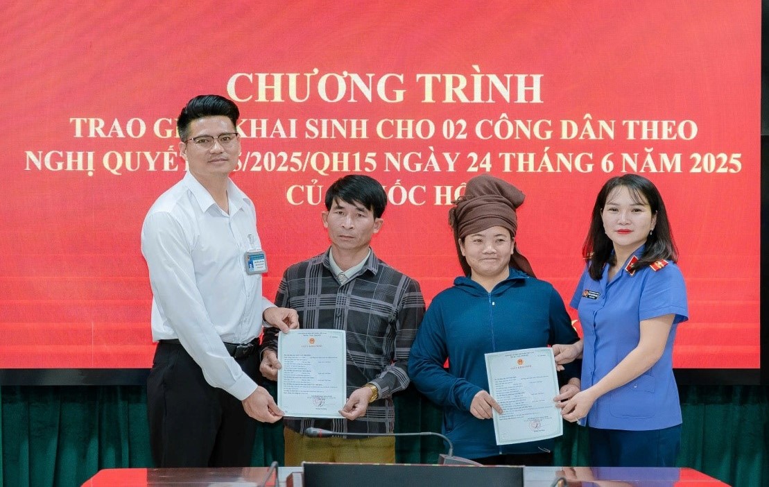 Từ kiến nghị của Viện kiểm sát Hơn 40 năm, hai công dân có giấy khai sinh