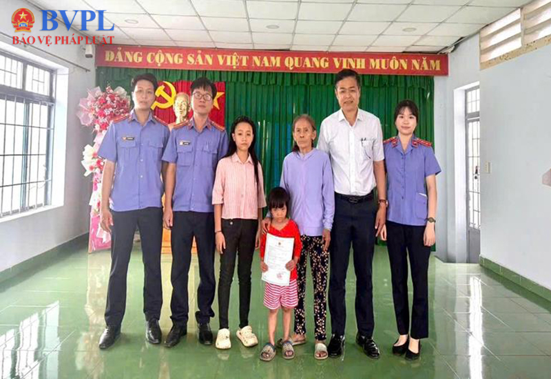 Viện kiểm sát bảo vệ quyền dân sự cho trẻ em thông qua kiến nghị cấp Giấy khai sinh