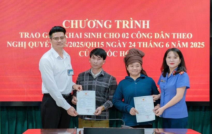 Hơn 40 năm không giấy tờ, hai công dân được đăng ký khai sinh nhờ kiến nghị của Viện kiểm sát