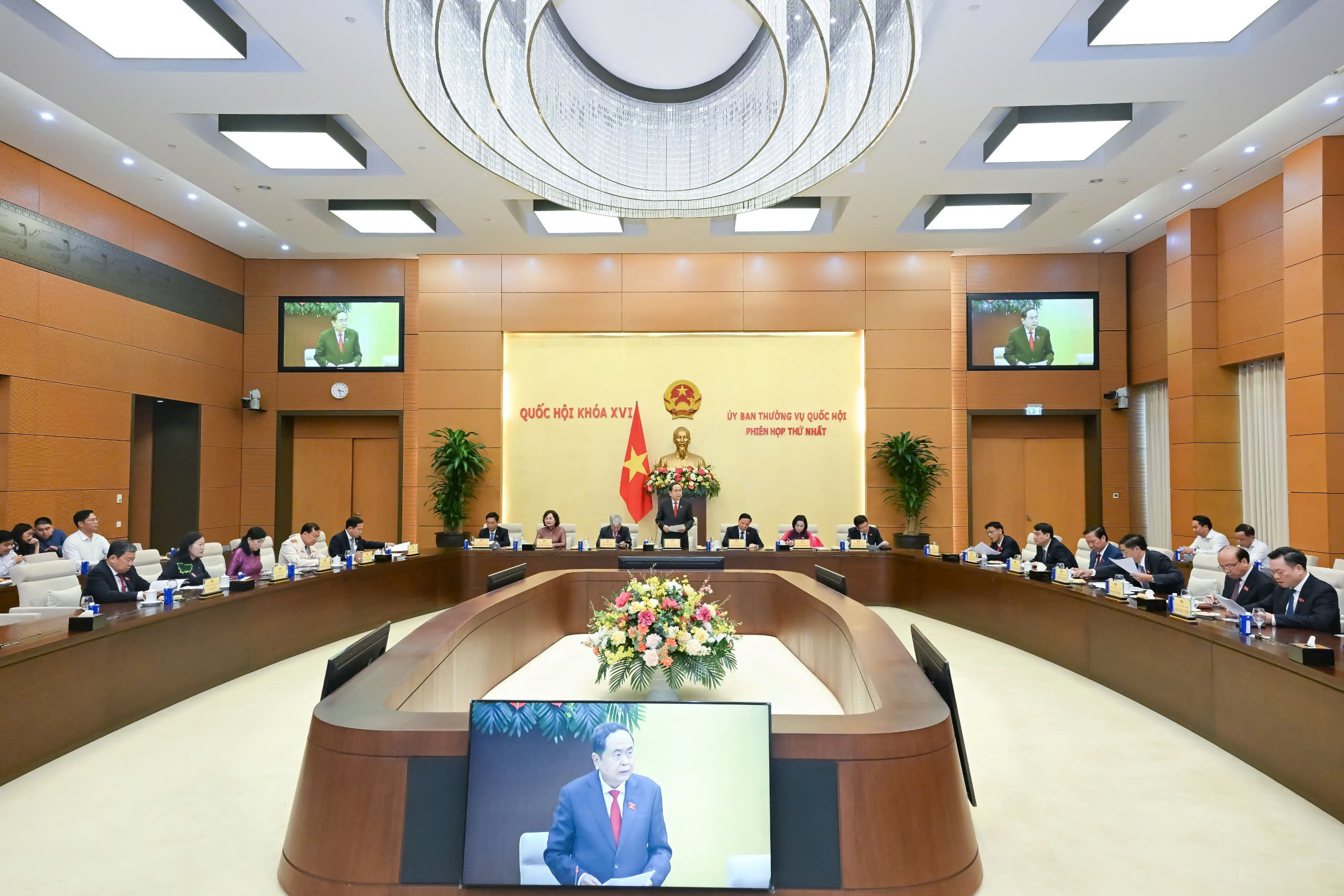 Ban hành Nghị quyết về việc điều chỉnh Chương trình lập pháp năm 2026