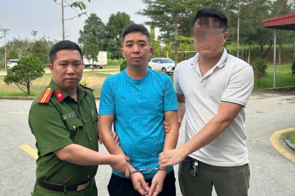 Mâu thuẫn, nam thanh niên mang dao truy sát chủ gara ô tô