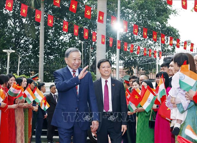Tổng Bí thư, Chủ tịch nước Tô Lâm gặp gỡ cộng đồng người Việt Nam tại Ấn Độ
