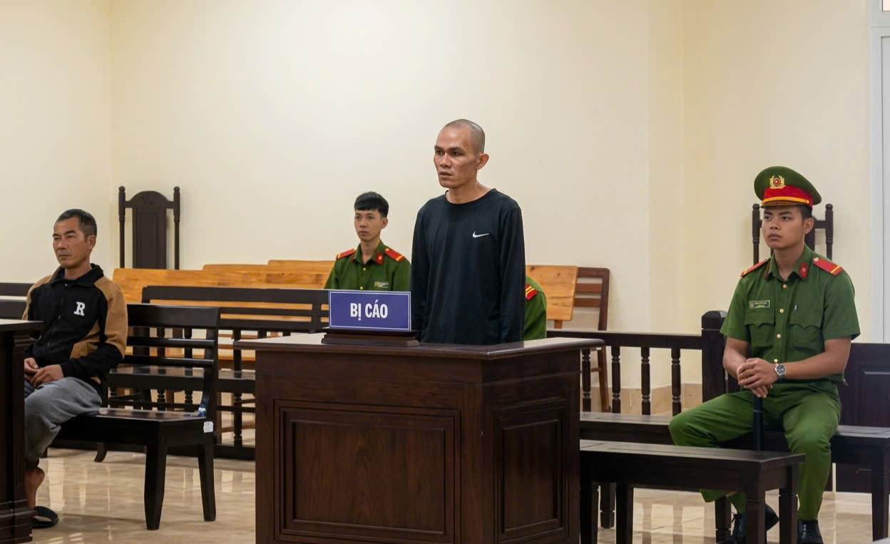 Trả hồ sơ làm rõ bệnh án tâm thần của bị cáo đâm thiếu tá Công an tử vong