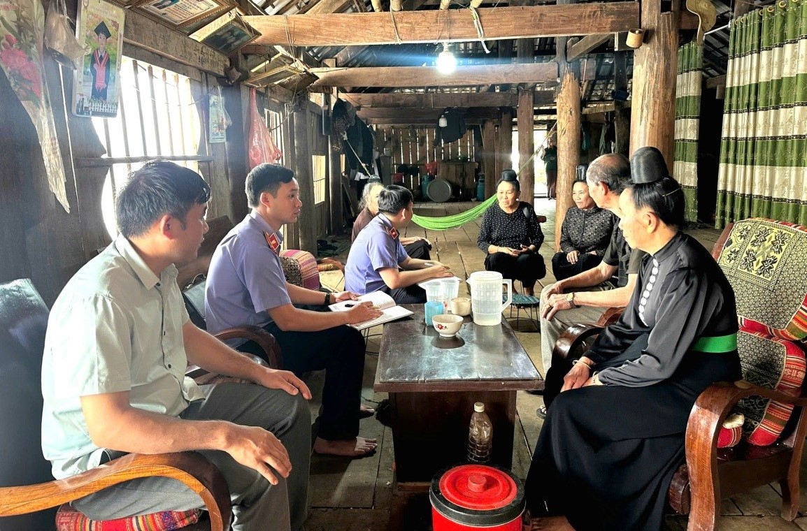 VKSND khu vực 2, tỉnh Sơn La chủ động xác minh, hỗ trợ 6 công dân được cấp giấy khai sinh