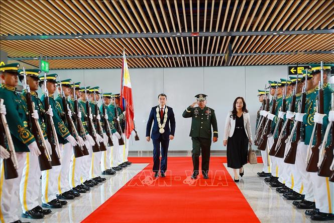 Thủ tướng Lê Minh Hưng đến Philippines dự Hội nghị Cấp cao ASEAN lần thứ 48