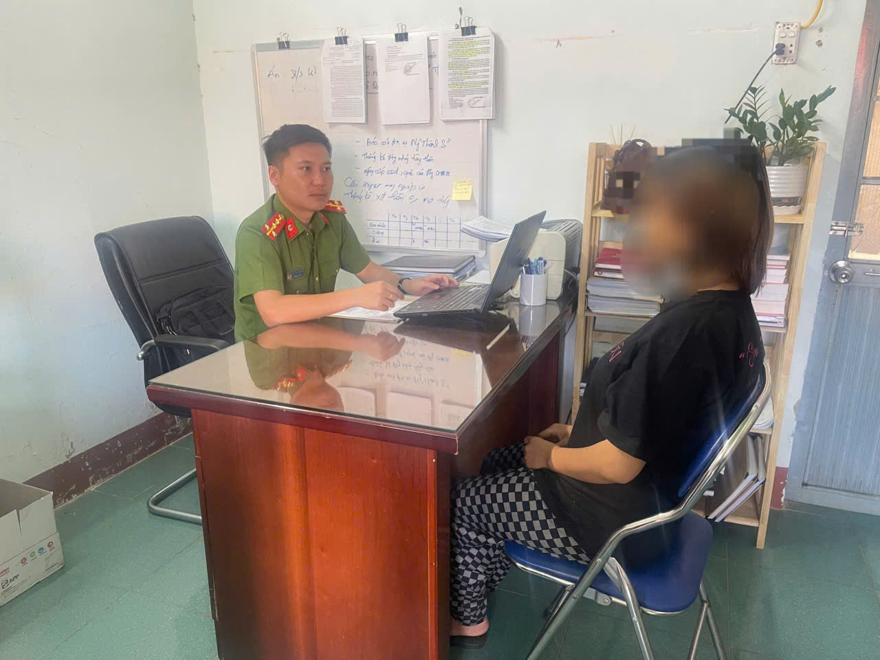 Thiếu nữ sinh con rồi bỏ lại bé sơ sinh khiến cháu bé tử vong