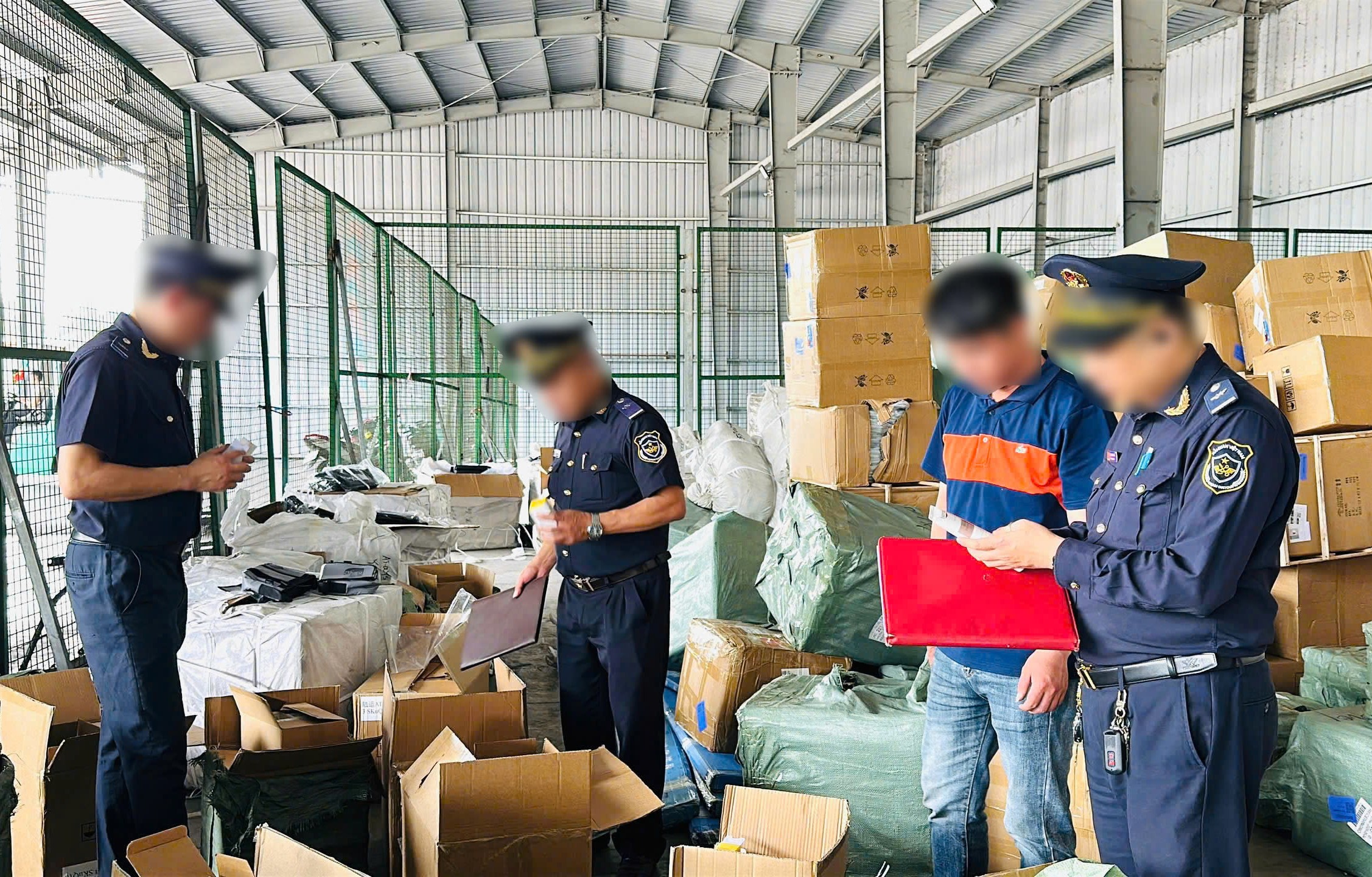 Phát hiện, bắt giữ gần 15 000 sản phẩm có dấu hiệu nghi vấn xâm phạm quyền sở hữu trí tuệ