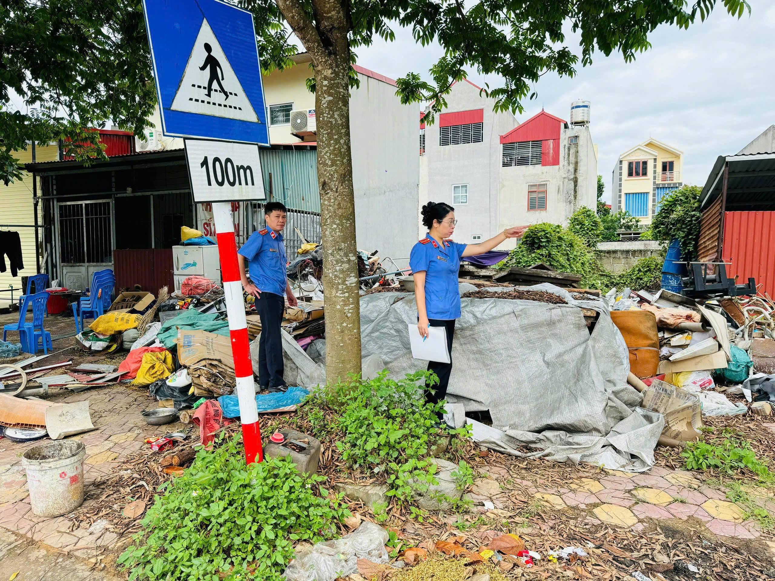 Triển khai Nghị quyết 205, kịp thời xử lý bãi phế liệu lấn chiếm vỉa hè