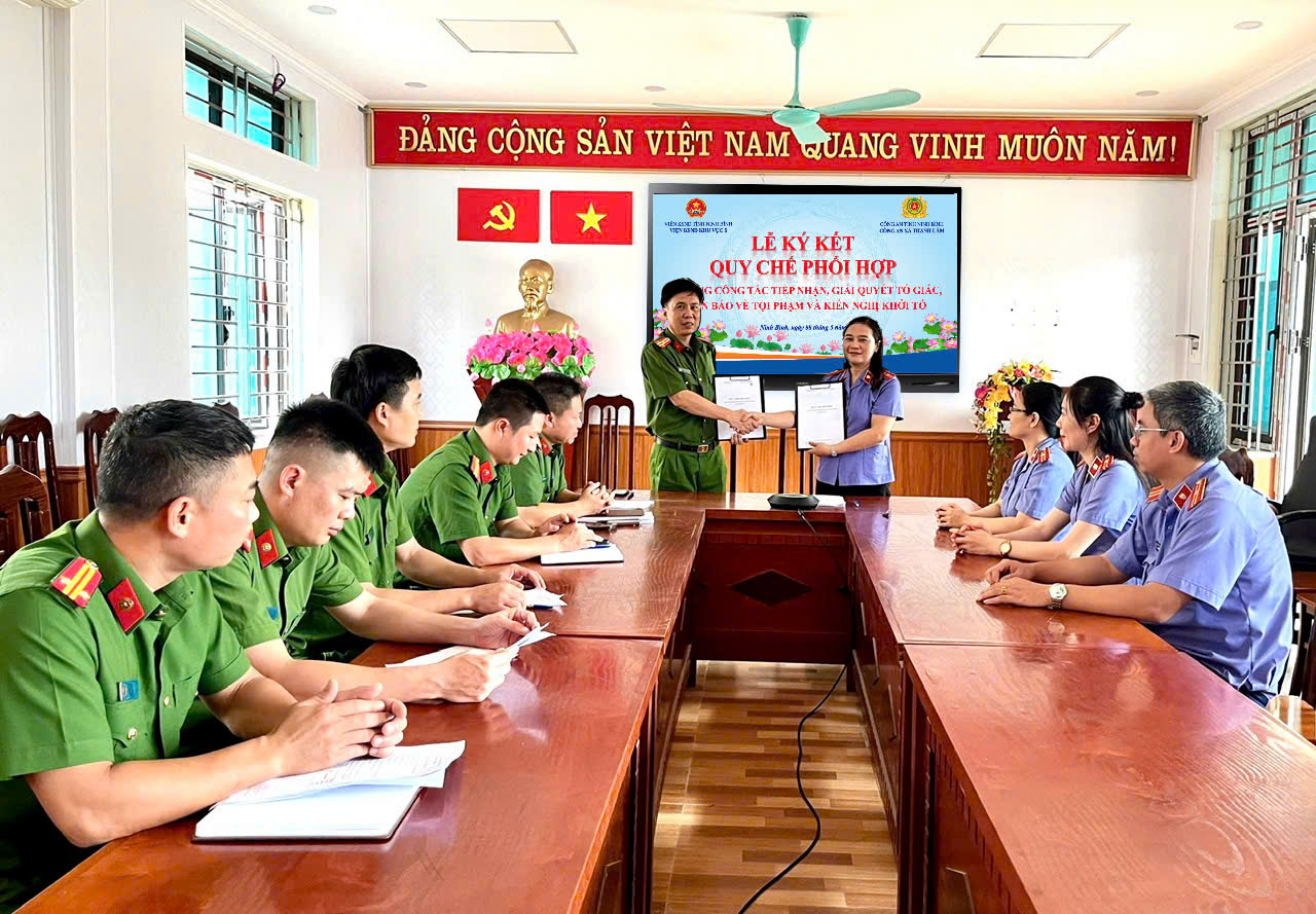 VKSND khu vực 5, tỉnh Ninh Bình ký quy chế phối hợp với Công an 16 xã, phường