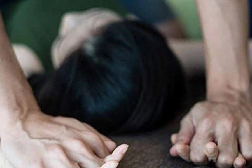 Lừa chỉ đường rồi đưa thiếu nữ về nhà hiếp dâm