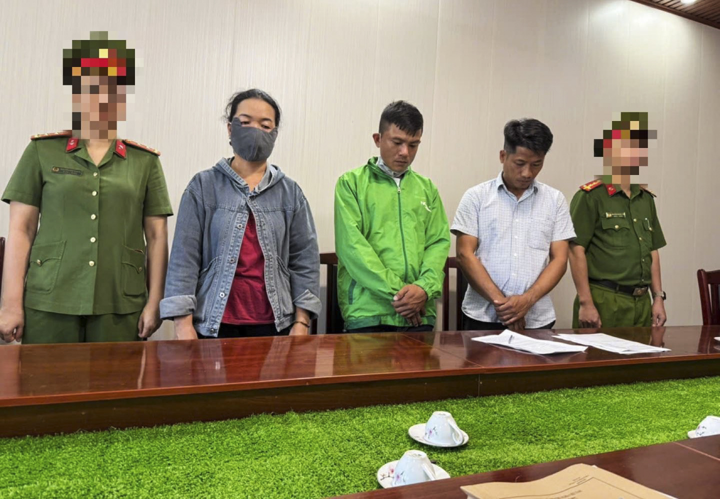 Phê chuẩn khởi tố 3 đối tượng đổ trộm 180 tấn chất thải rắn