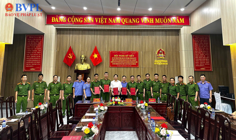 VKSND khu vực 3, tỉnh Ninh Bình ký Quy chế phối hợp với Toà án và Công an xã