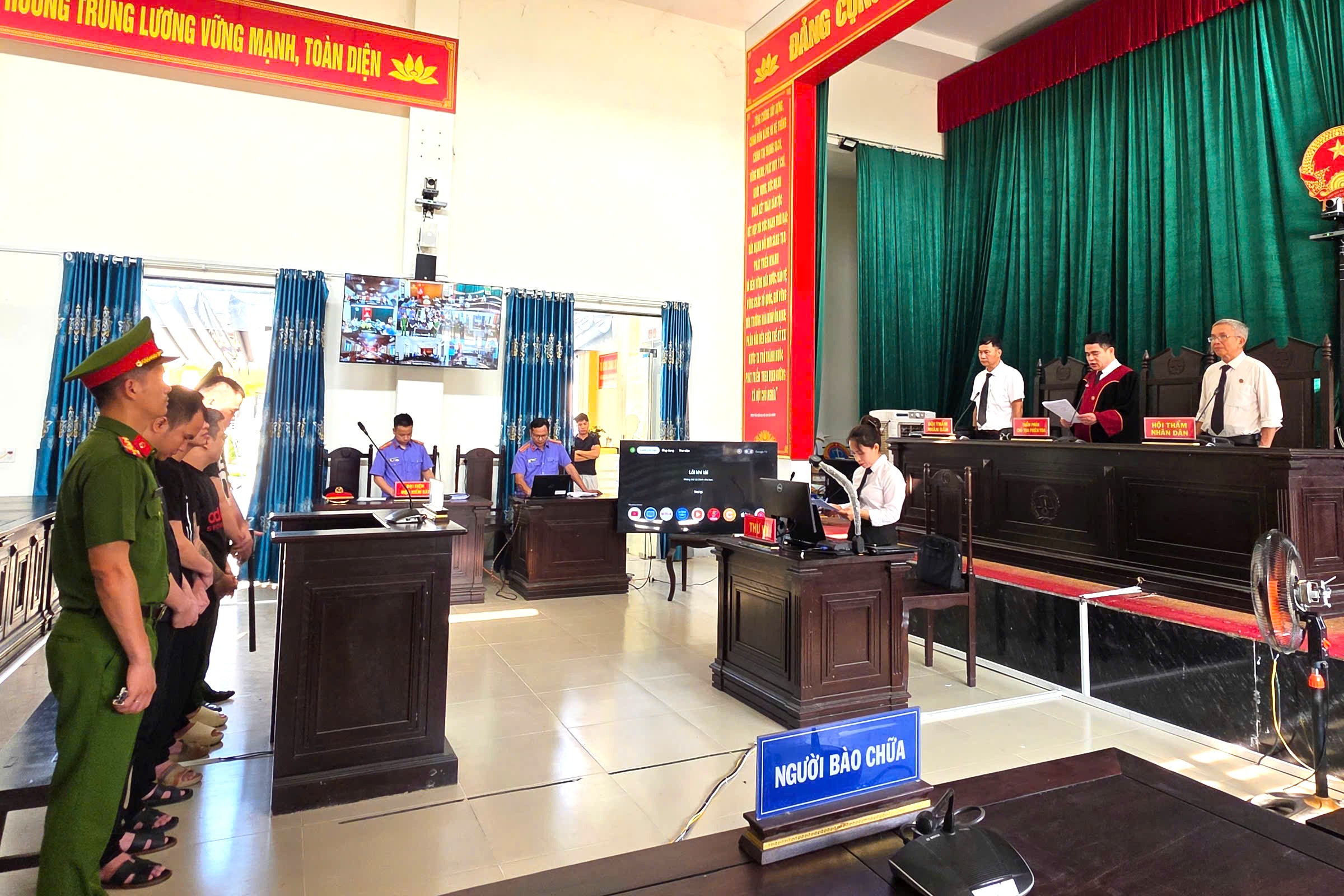 Tổ chức phiên tòa hình sự rút kinh nghiệm trực tuyến 2 cấp vụ án về ma túy