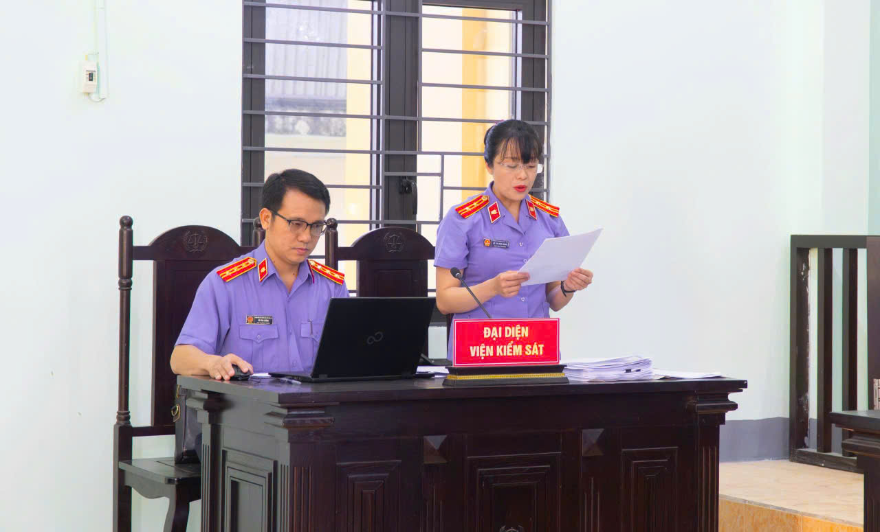 Kiểm sát viên trao đổi nghiệp vụ xác định tội danh đối với người mua ma túy