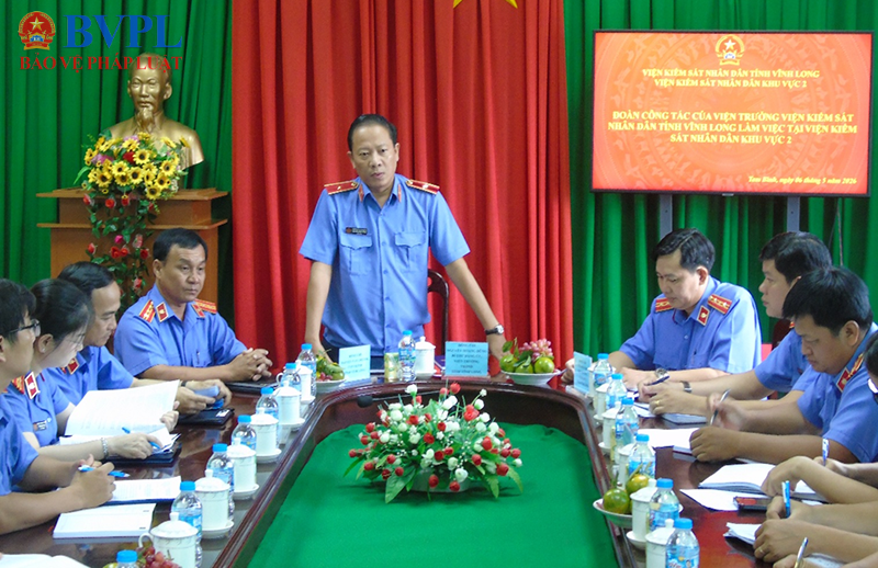 Viện trưởng VKSND tỉnh Vĩnh Long làm việc tại VKSND Khu vực 2