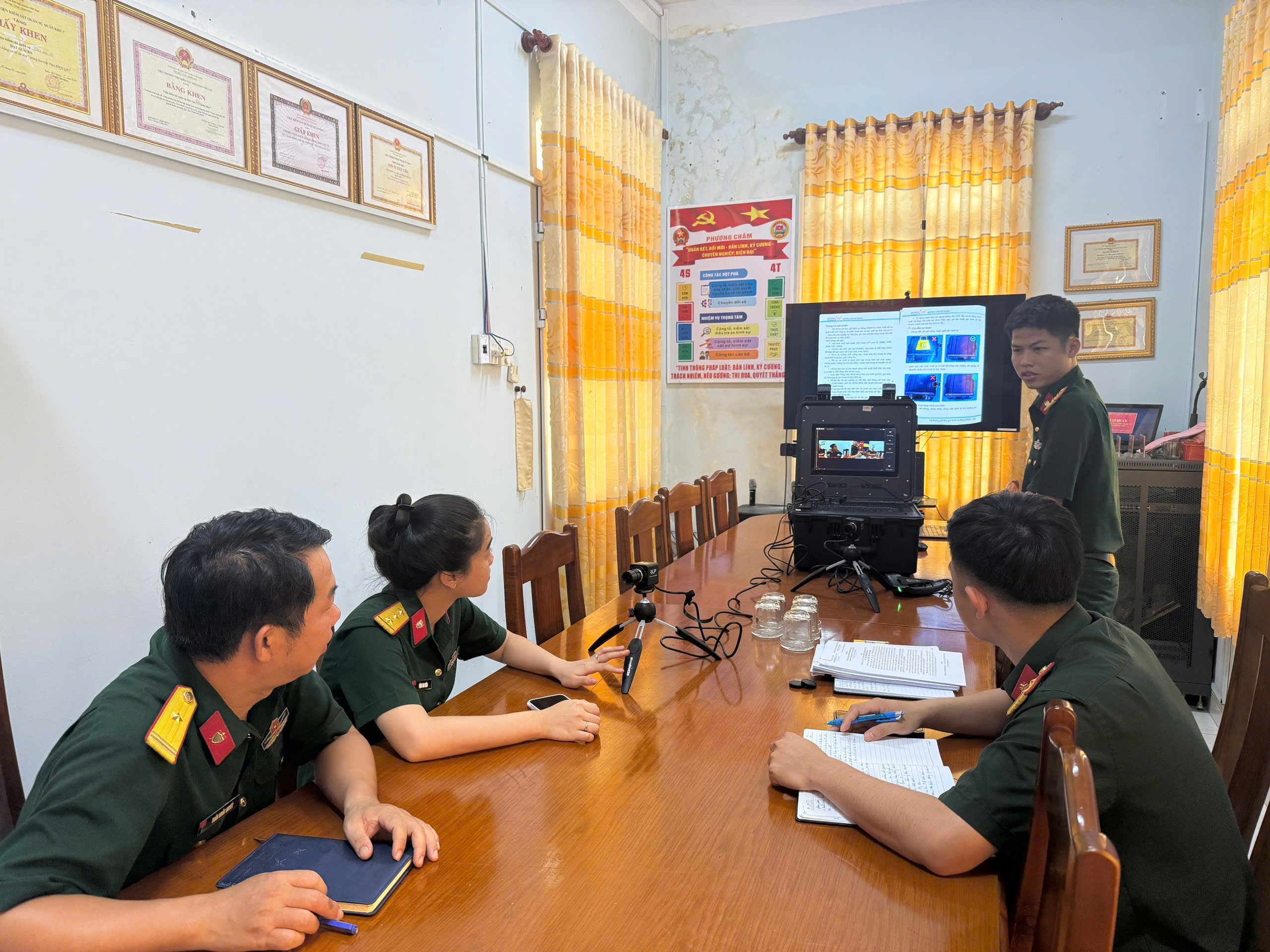 VKS Quân sự Khu vực 72 tập huấn sử dụng thiết bị ghi âm, ghi hình