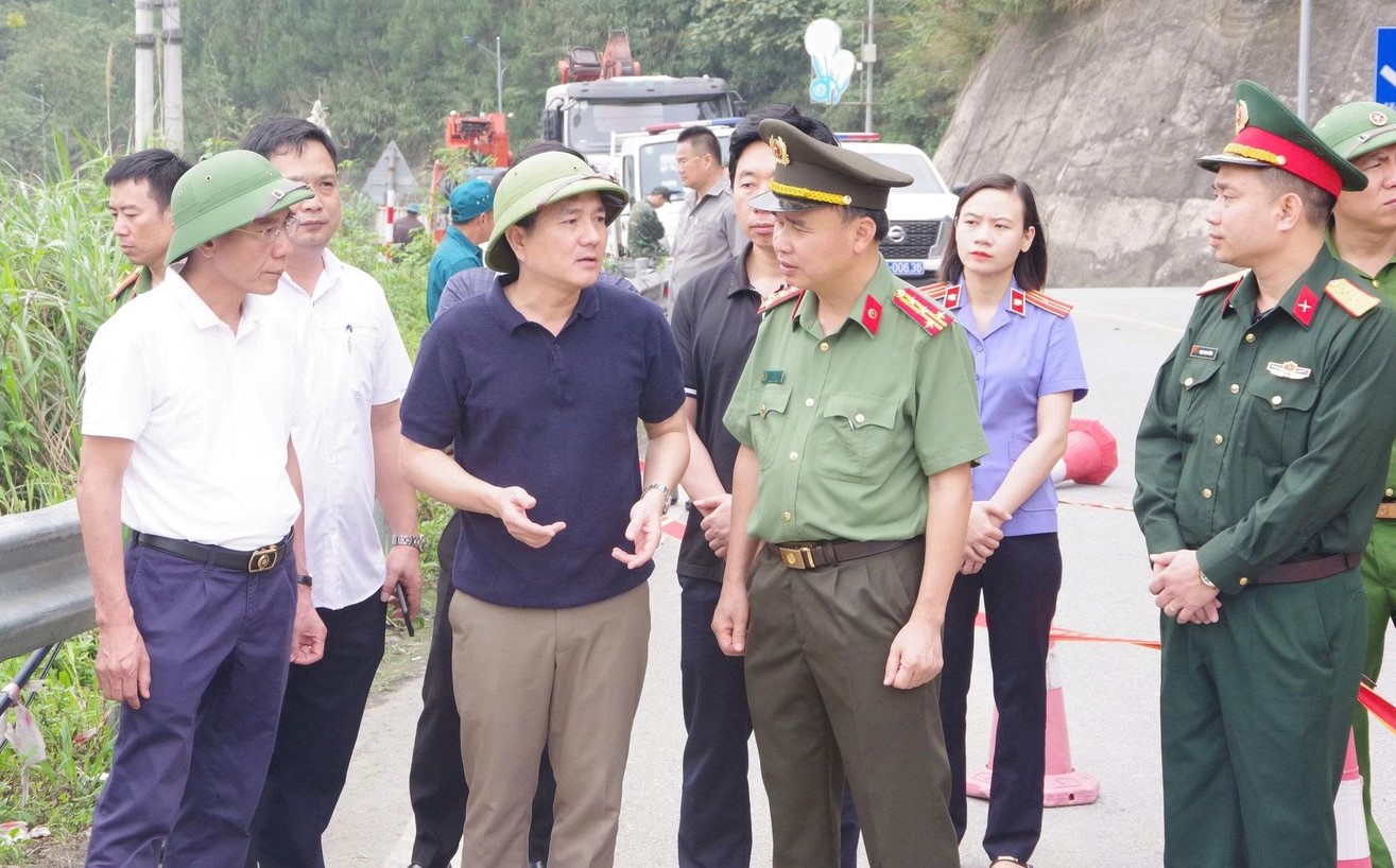 Phê chuẩn khởi tố tài xế vụ xe khách lao xuống vực ở Tam Đảo khiến 1 người tử vong