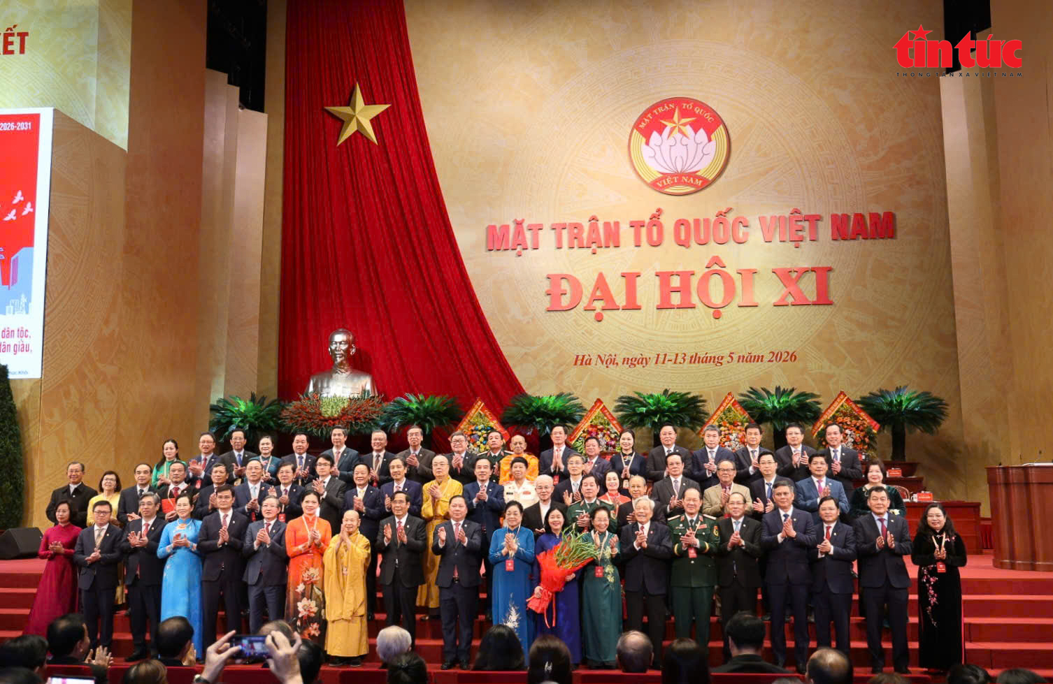 Đoàn Chủ tịch Ủy ban Trung ương Mặt trận Tổ quốc Việt Nam khóa XI ra mắt Đại hội