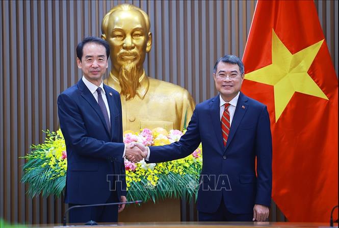 Thủ tướng Lê Minh Hưng tiếp Đại sứ Trung Quốc Hà Vĩ