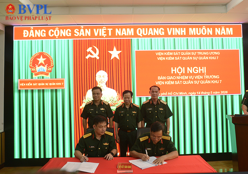 Bàn giao nhiệm vụ Viện trưởng VKSQS Quân khu 7