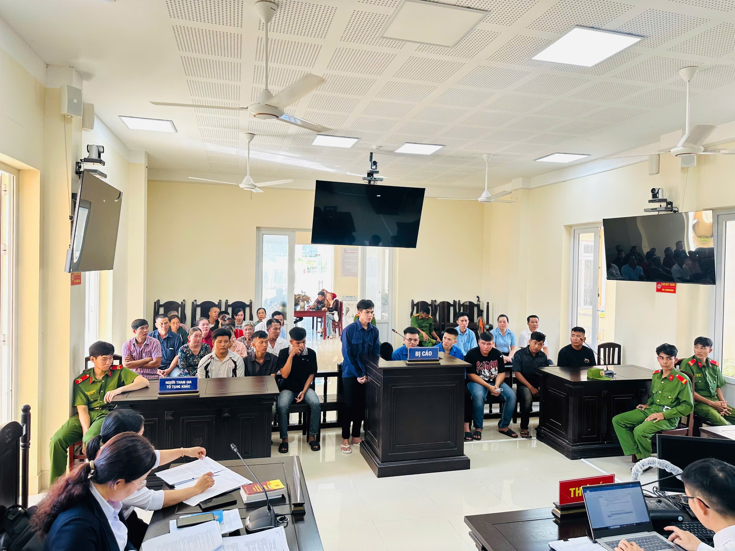 Bản án nghiêm khắc cho nhóm đối tượng gây rối trật tự công cộng bằng hung khí nguy hiểm