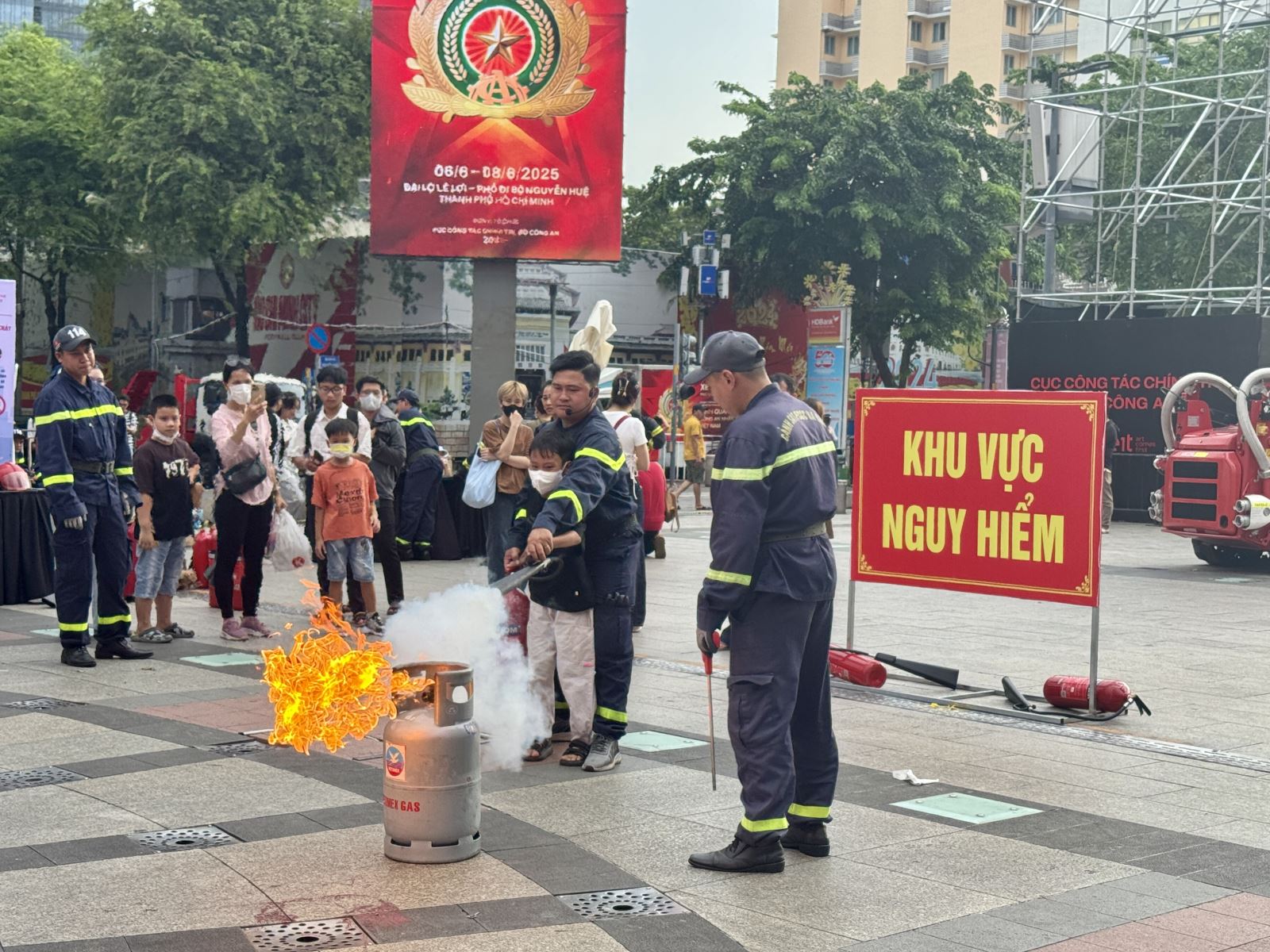 Thủ tướng yêu cầu tiếp tục cắt giảm, đơn giản hóa 4 nhóm thủ tục hành chính