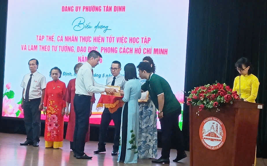 53 tập thể, cá nhân tiêu biểu được khen thưởng trong học tập và làm theo Bác