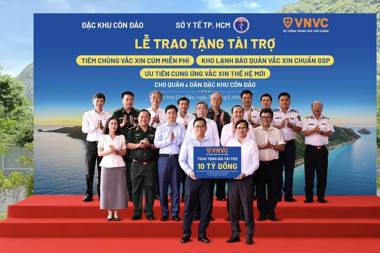 VNVC trao 10 tỷ đồng vắc xin cúm tặng quân và dân Đặc khu Côn Đảo