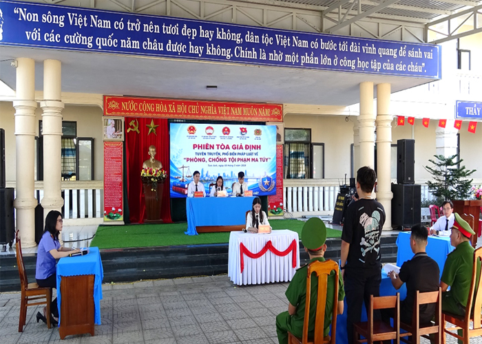 Phối hợp tổ chức phiên tòa giả định chủ đề “Phòng, chống tội phạm ma túy trong môi trường học đường”