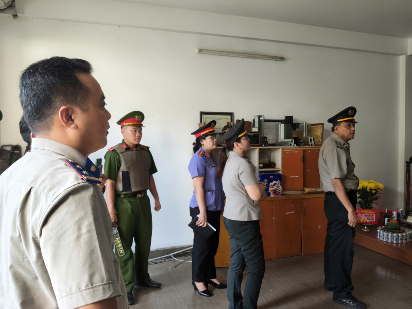 VKSND khu vực 2, TP Đà Nẵng tham gia kiểm sát việc cưỡng chế tài sản trong thi hành án dân sự