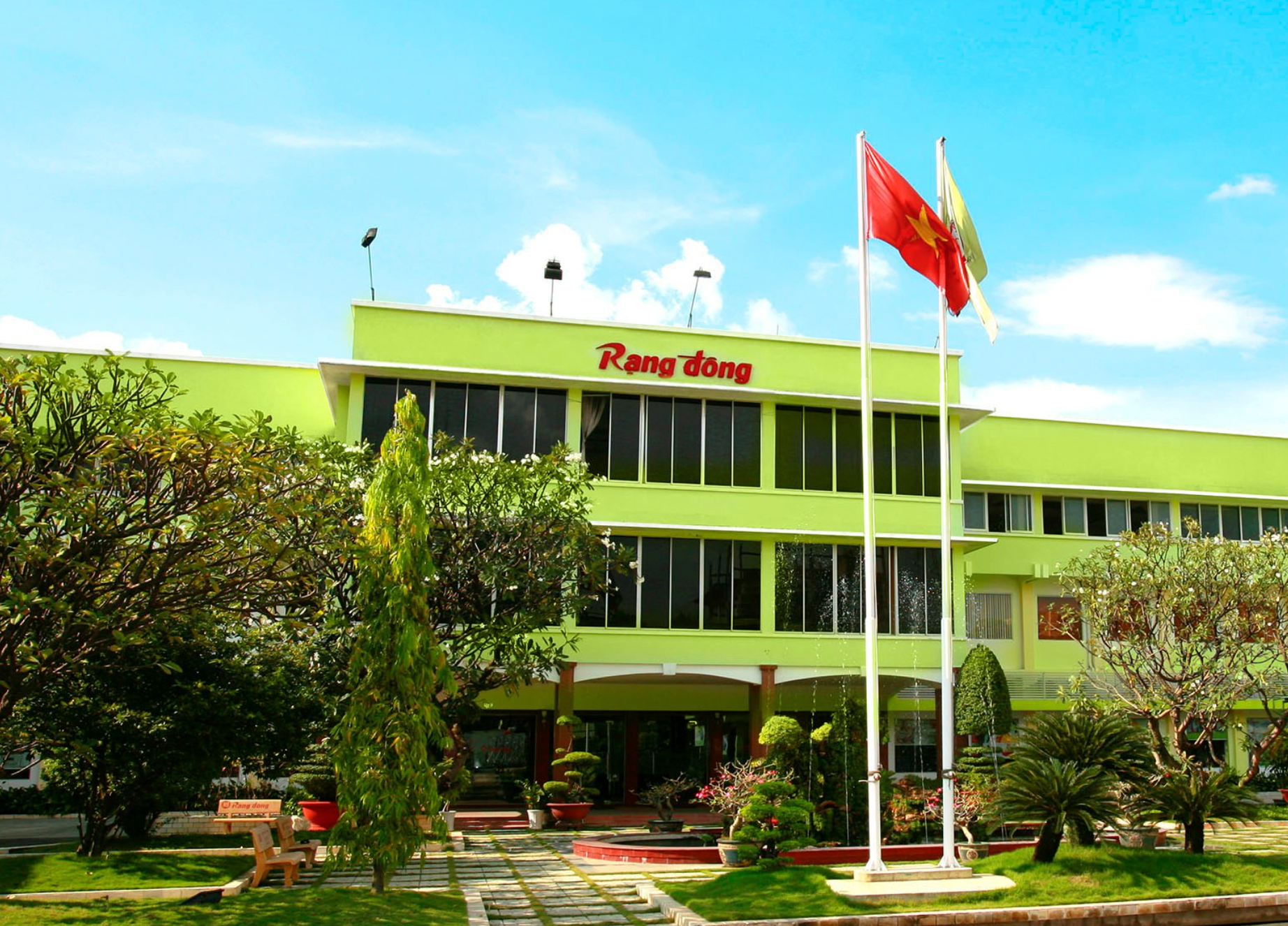 Vi phạm công bố thông tin, Rạng Đông Holding bị phạt 92,5 triệu đồng