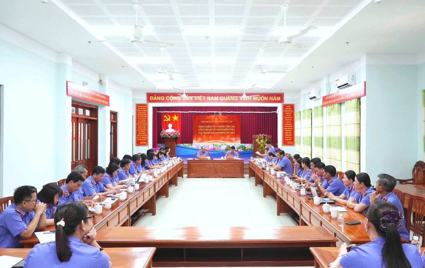 Công bố Quyết định kiểm tra đột xuất tại VKSND thành phố Cần Thơ
