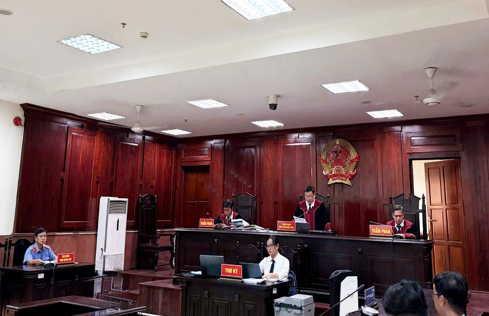 Xác định người kế thừa quyền và nghĩa vụ tố tụng trong vụ án hành chính sau tổ chức lại chính quyền địa phương