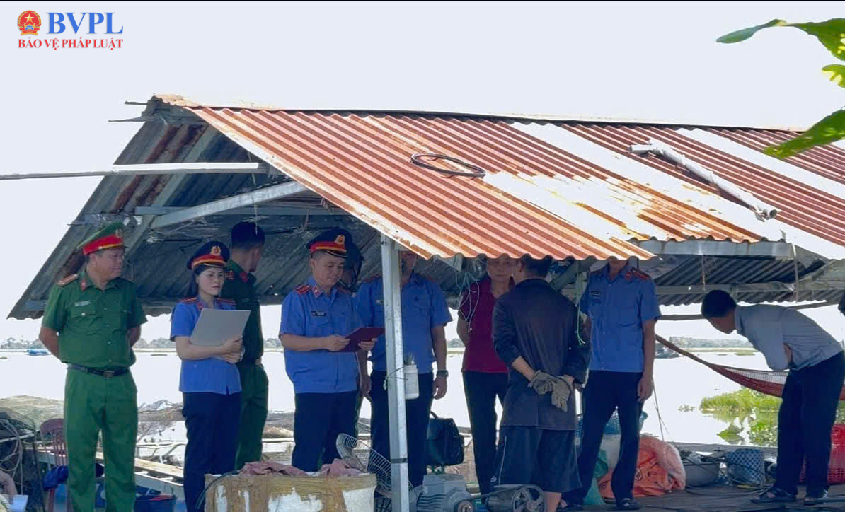 Viện kiểm sát yêu cầu tháo dỡ nhà nổi trái phép trên hồ Ea Súp Hạ