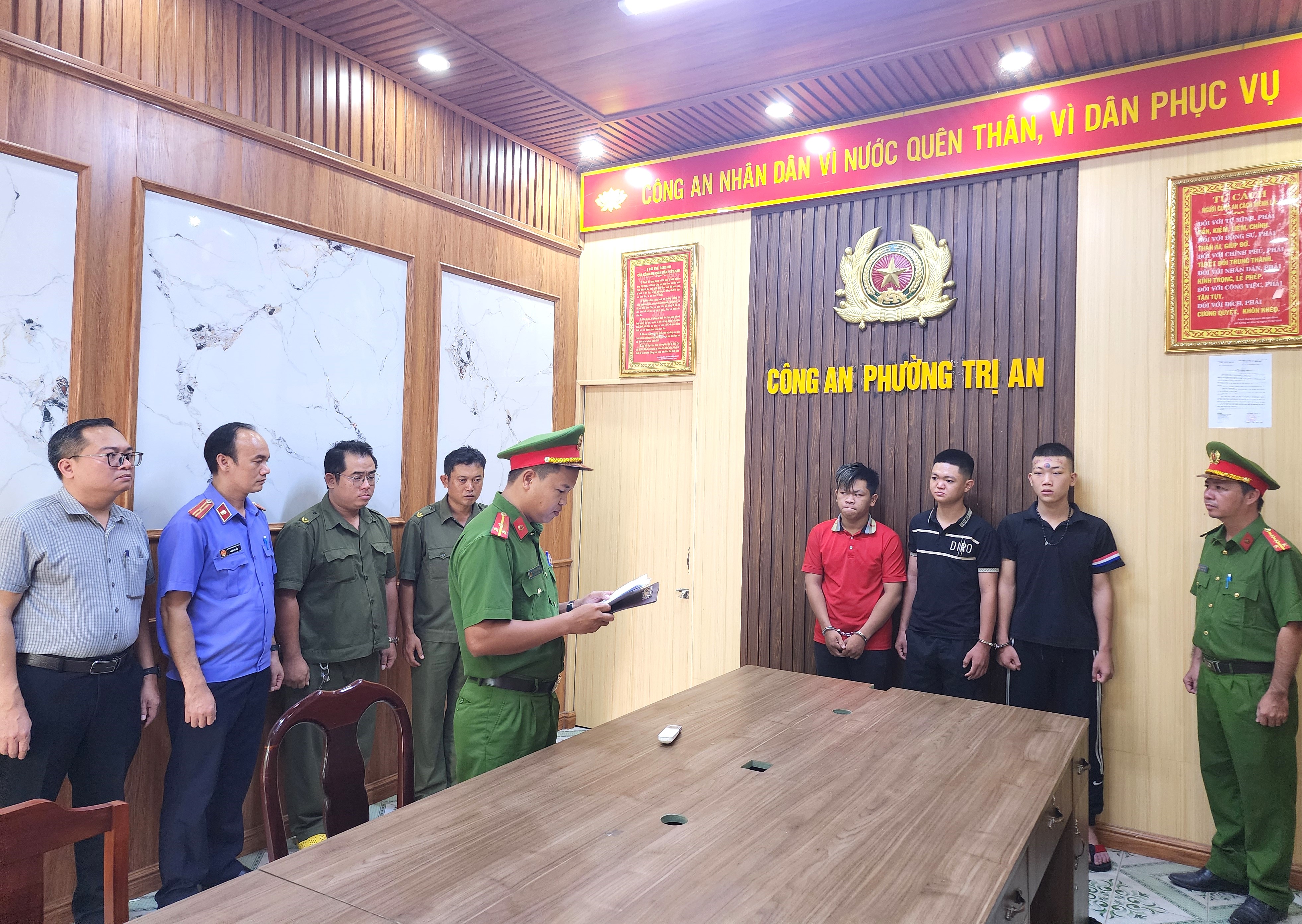Phê chuẩn khởi tố 4 đối tượng dùng “bom xăng” tấn công nhà dân