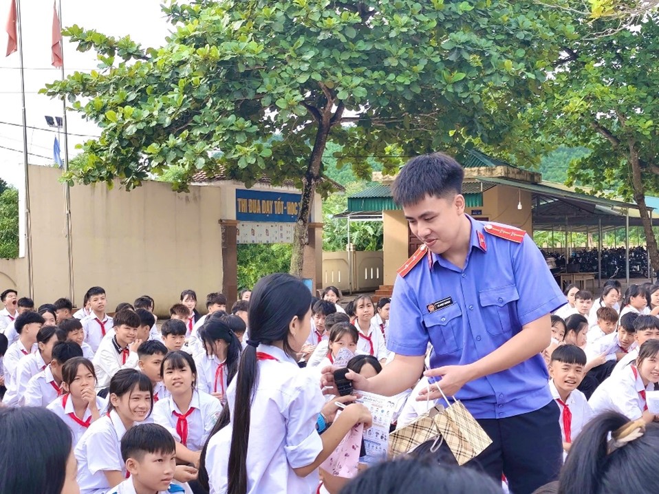 VKSND khu vực 5, tỉnh Hà Tĩnh phối hợp tuyên truyền pháp luật về bảo vệ quyền trẻ em