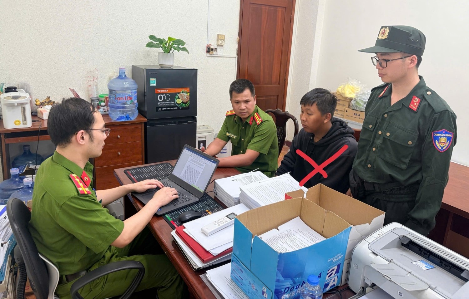 Triệt phá đường dây làm giả con dấu, tài liệu liên tỉnh, xuyên quốc gia