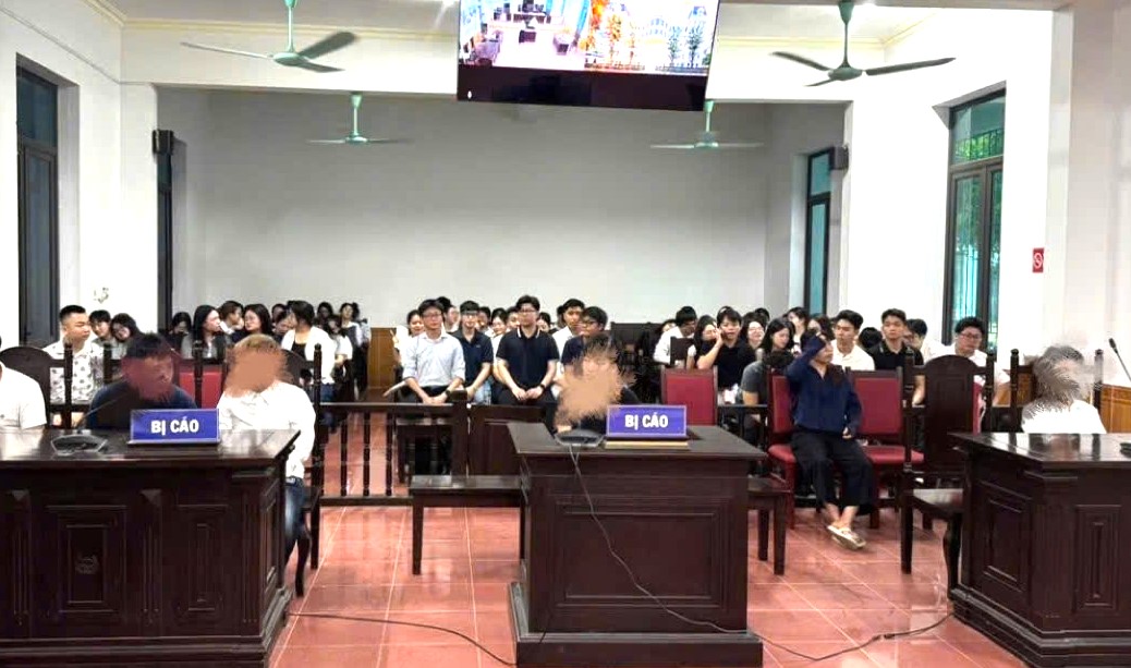 VKSND khu vực 8, tỉnh Phú Thọ phối hợp tổ chức phiên tòa thực tế cho sinh viên