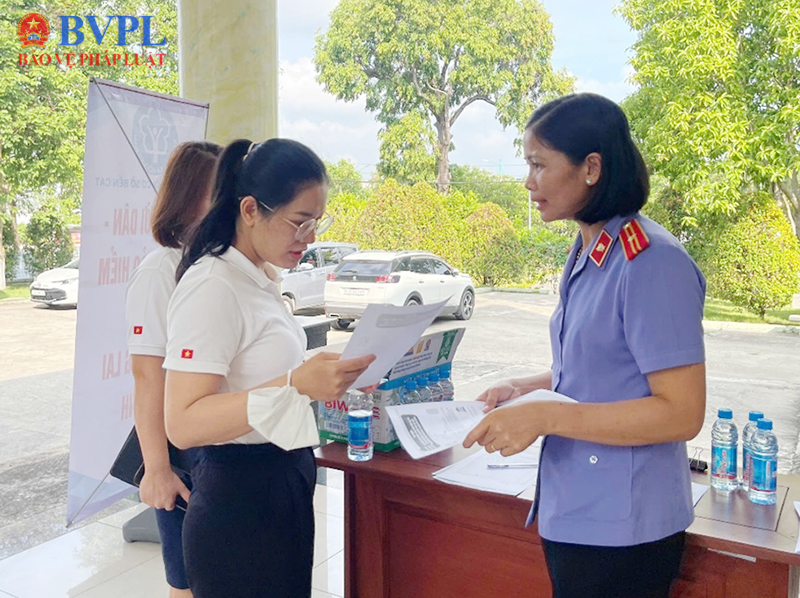 VKSND Khu vực 18, TP Hồ Chí Minh tuyên truyền Nghị quyết số 205 đến doanh nghiệp