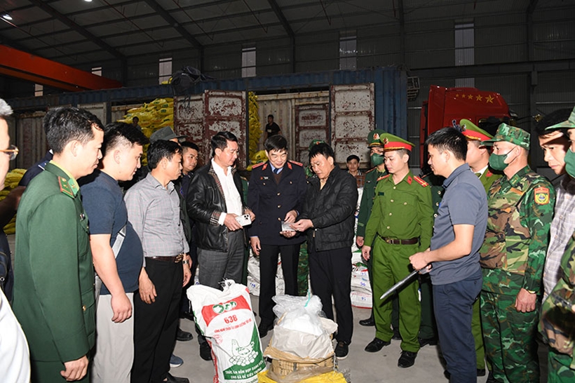 VKSND tối cao phê chuẩn khởi tố 10 bị can trong đường dây buôn lậu 50 tấn caffeine xuyên quốc gia