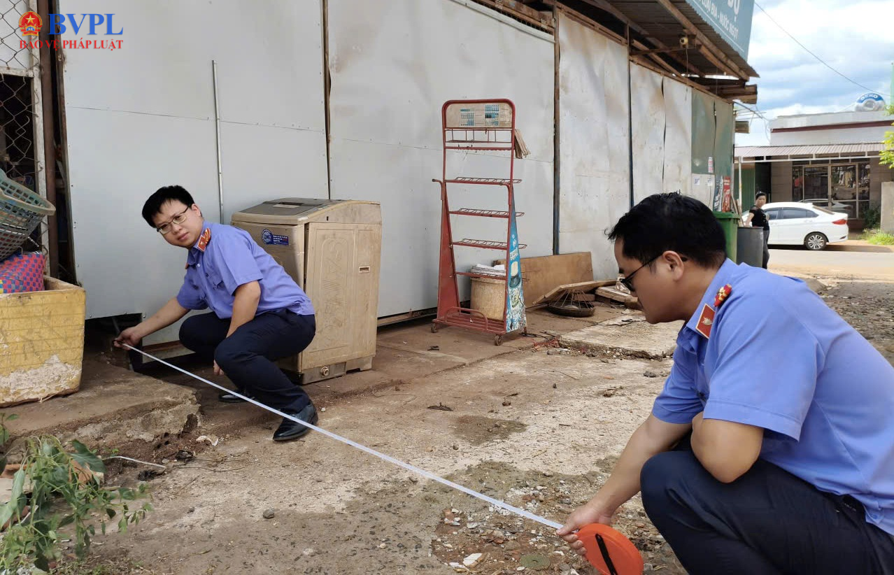 Viện kiểm sát vào cuộc, chủ cửa hàng tạp hóa tự nguyện tháo dỡ công trình vi phạm