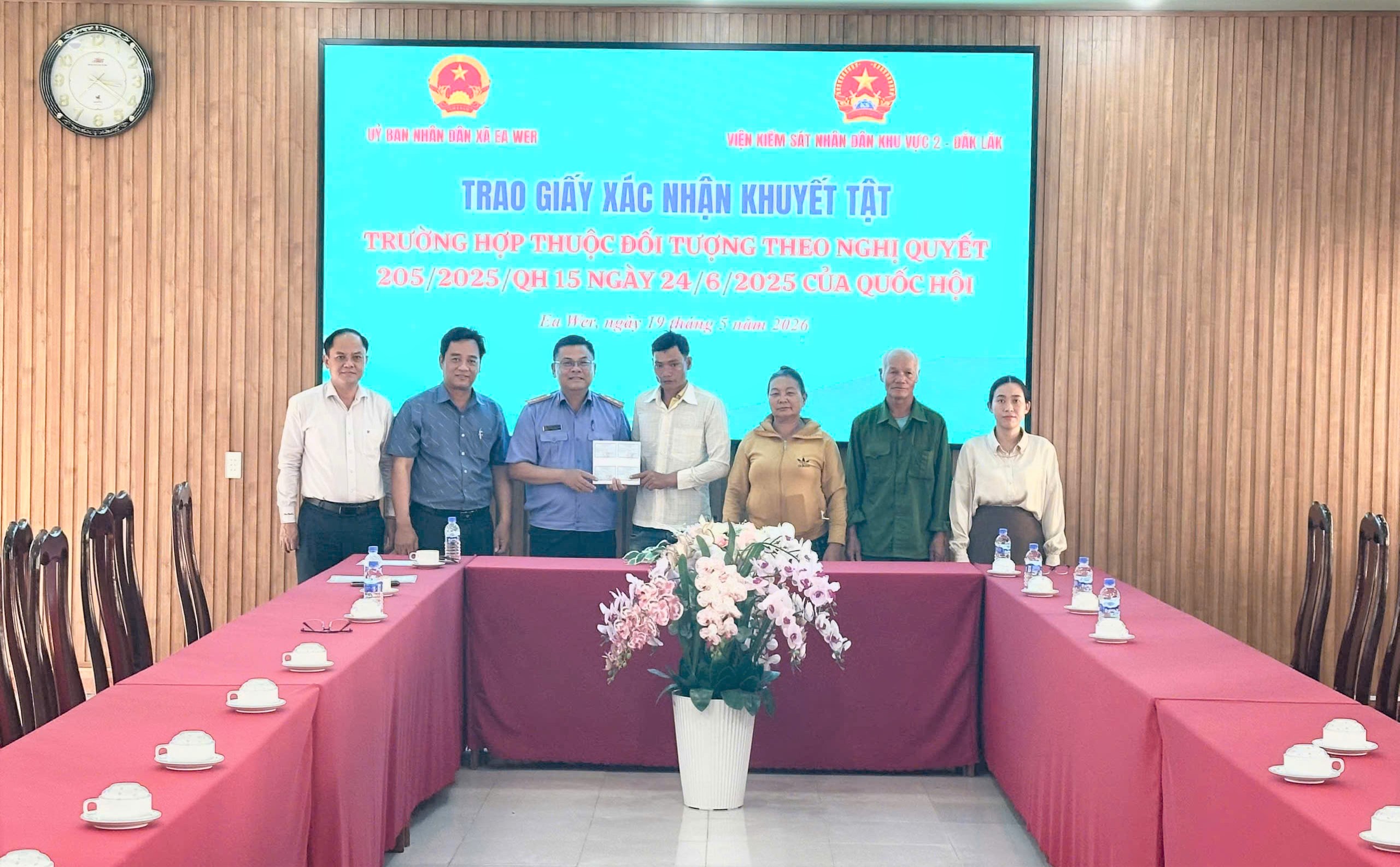 VKSND khu vực 2, tỉnh Đắk Lắk hỗ trợ 3 trường hợp được cấp giấy xác nhận khuyết tật
