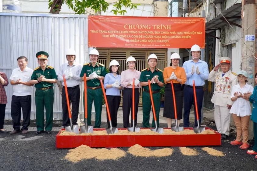 Bộ Tư lệnh TP Hồ Chí Minh hỗ trợ xóa nhà tạm cho gia đình chính sách