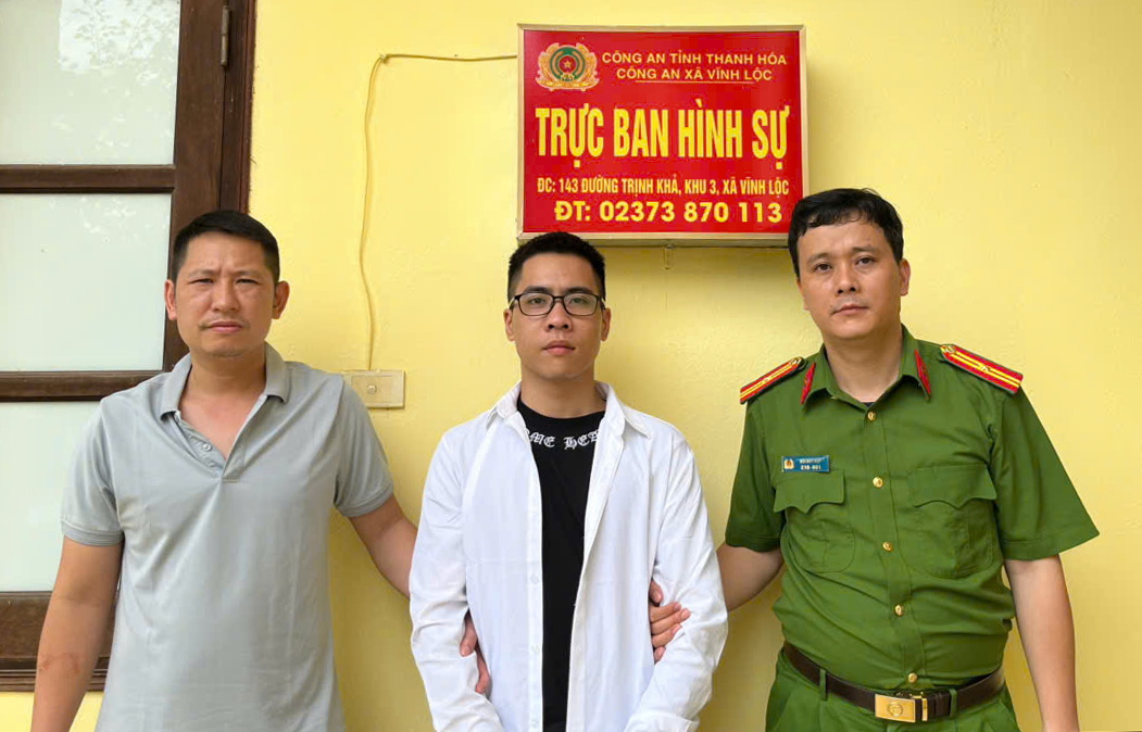 Bắt giữ đối tượng truy nã khi đến giao dịch ngân hàng