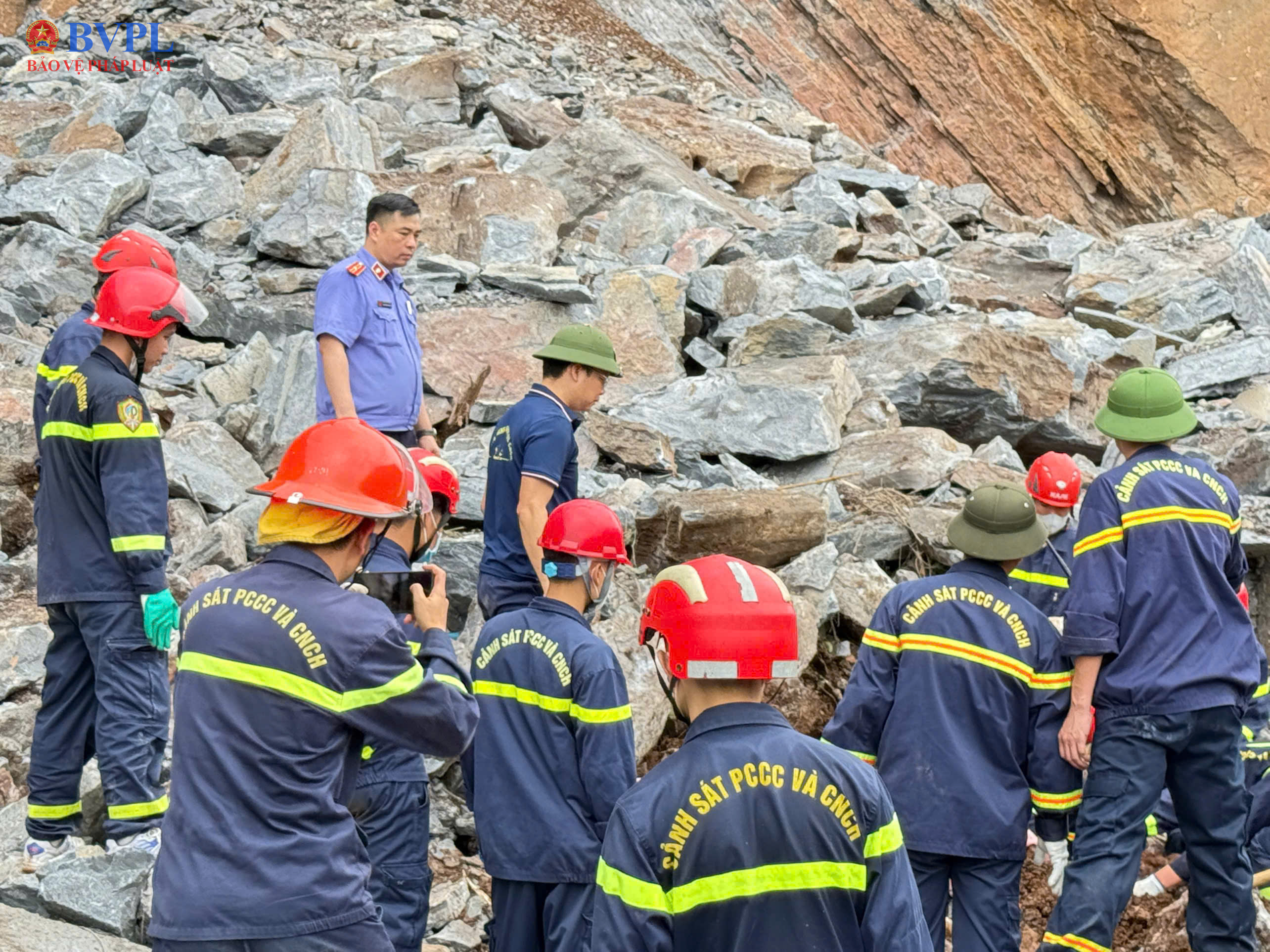 VKSND tỉnh Thanh Hoá kiểm sát hiện trường vụ sạt lở đá làm 3 người tử vong