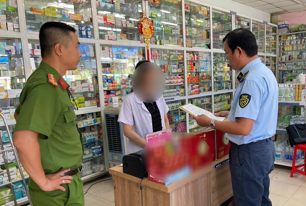 Chuyển Cơ quan Cảnh sát điều tra 2 vụ có dấu hiệu kinh doanh hàng giả, hàng nhái